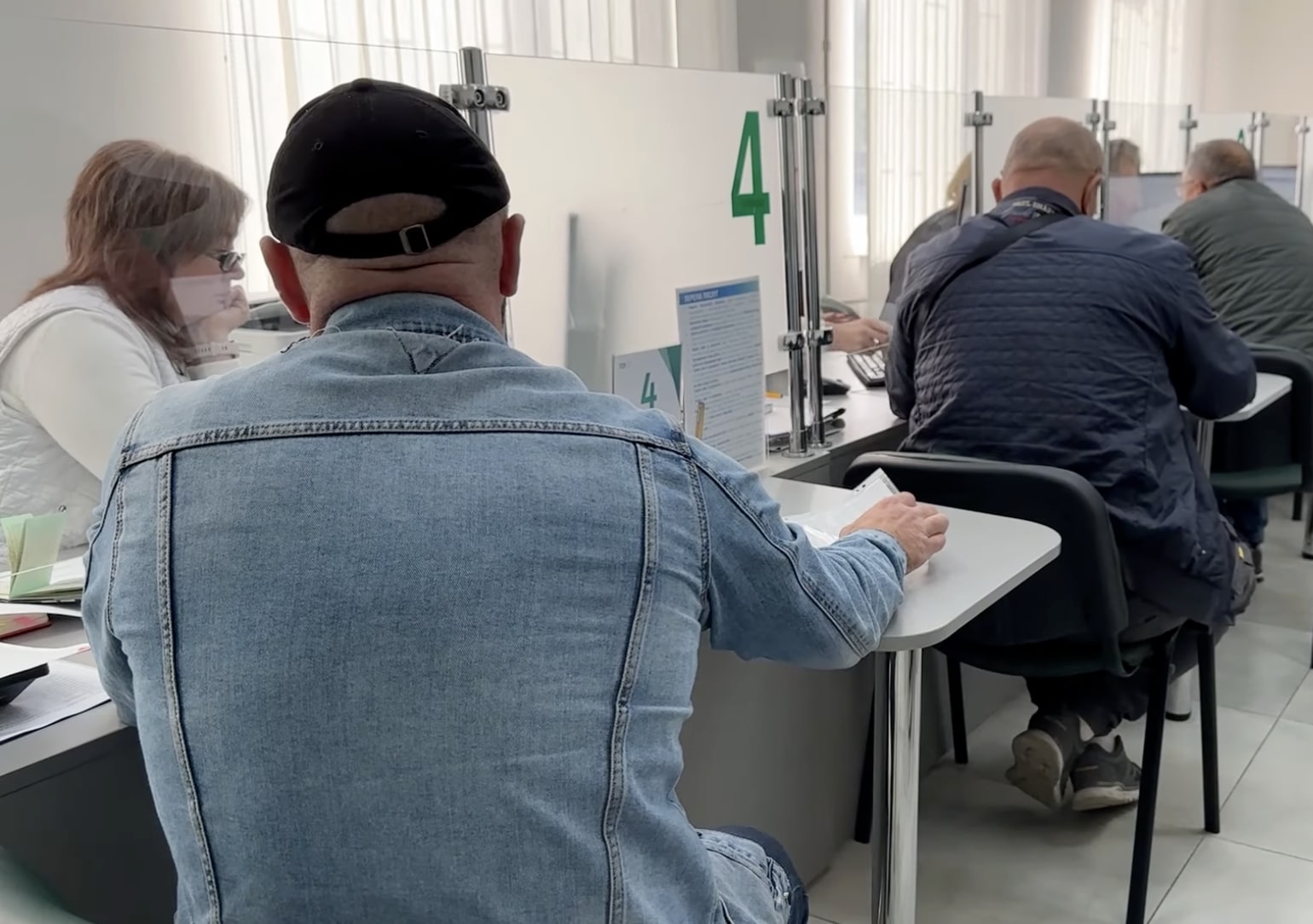 Робота для пенсіонерів у Полтавській області: де можна мати від 12 тисяч зарплати на місяць