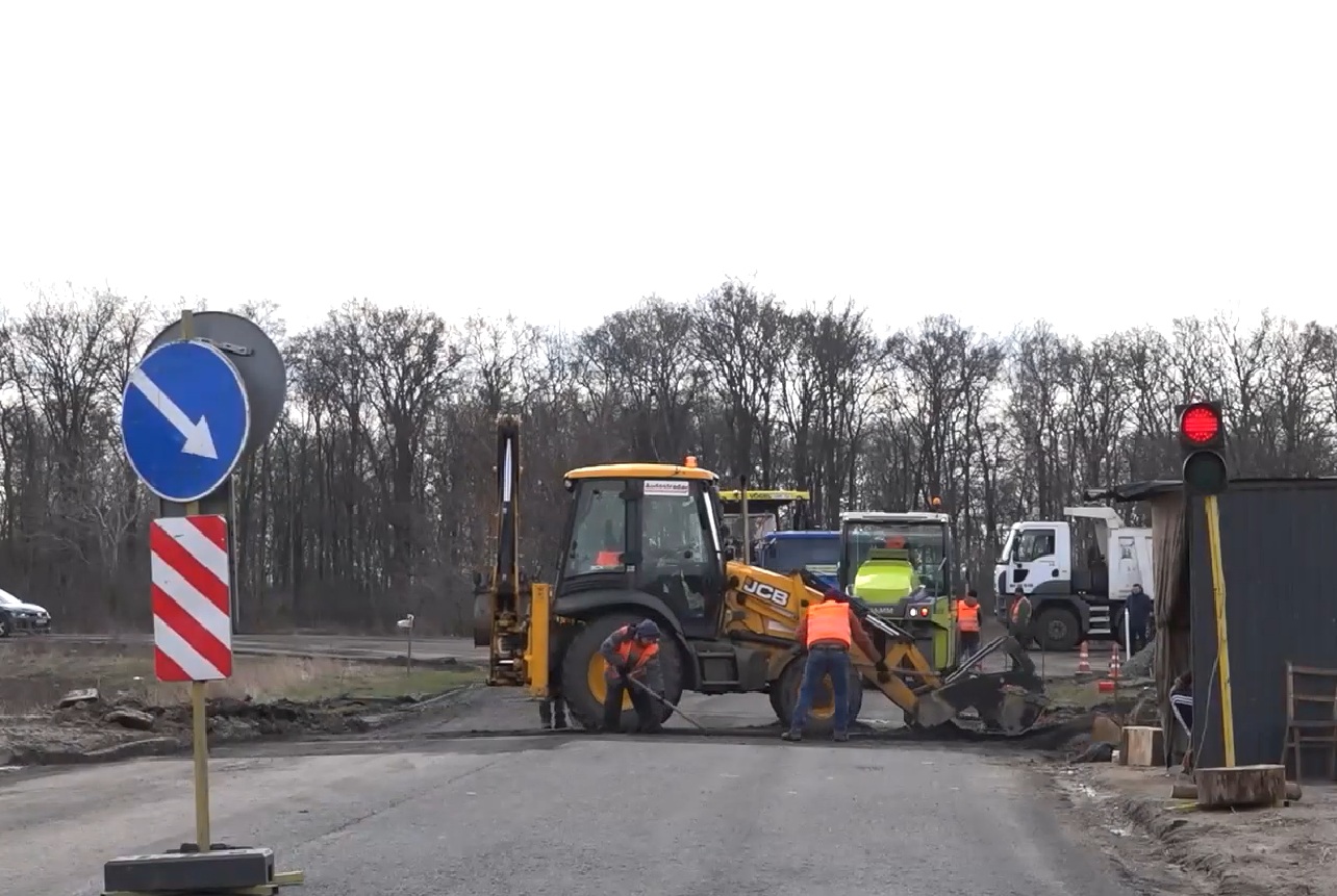 Обмеження руху транспорту у Львові: частину важливої дороги надовго перекрили для проїзду